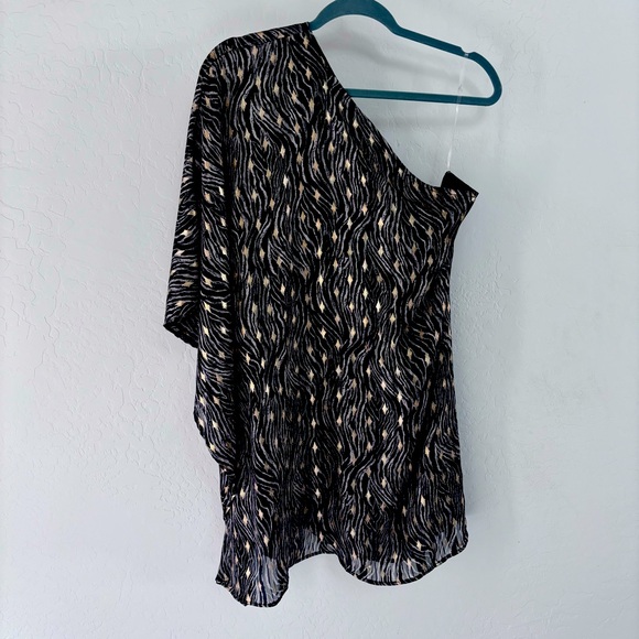 Vici Dresses & Skirts - Vici Off Shoulder Cocktail Dress. Size L.